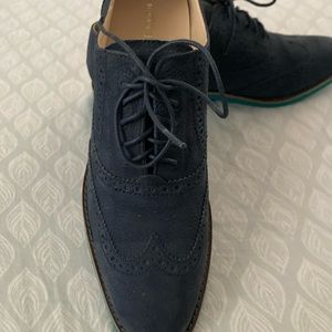 Women shoe,Color blue marine,size 10 B,new excellent conditions.